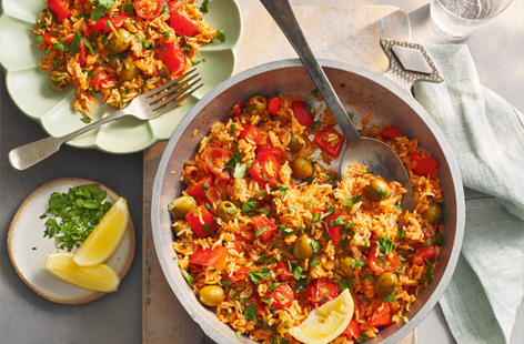 Enjoy the convenience of a one-pan dish and treat yourself to a taste of the Mediterranean with this delightful pilaf recipe.