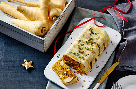 Say hello to your new favourite vegan centrepiece, packed full of fruit, veggies, nuts and spices, this will entice even the most stubborn of meat-eaters