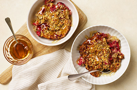 Here's a hearty, healthy breakfast to get you out of bed on dark mornings! This tangy baked oats dish provides 1 of your 5-a-day and the oats are a useful source of protein. The result isn't just nutritious though, it's totally delicious and reminiscent of a fruity crumble. Tuck in!