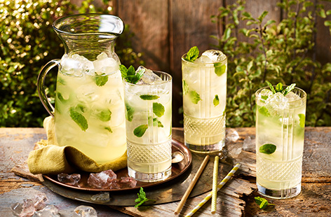 An easy-to-make mocktail recipe – with pineapple, fresh mint and green tea – that's a perfect alcohol-free drink for any summer gathering.