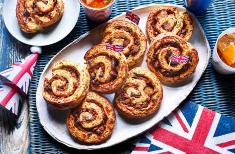 There isn't a combo quite like pulled pork and sweet, jammy caramelised onions - so why not mix up into a swirled scone?