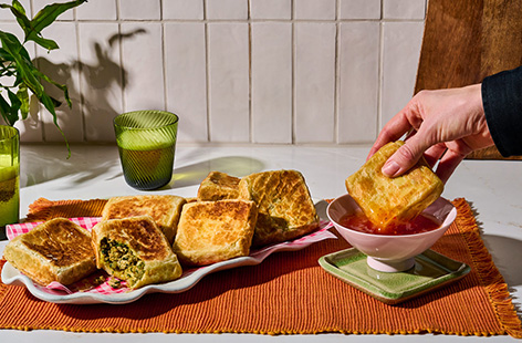 When Seema set out to create the perfect companion to Meera’s dal, she reached for one of her favourite kitchen hacks: ready-made puff pastry. Inspired by the flavours of traditional murtabak but wanting something quick, fun, and weeknight-friendly, she whipped up these golden, crispy parcels filled with spiced tofu, spinach, and fragrant aromatics. 
