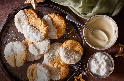 For some fun Christmas baking with the kids, try this white chocolate snowball cookies recipe