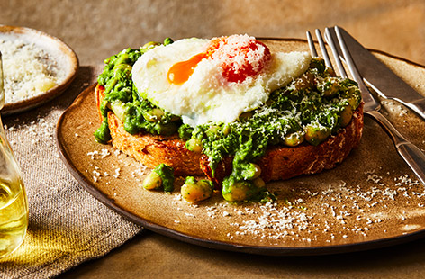 Get your green goodness with this delightful breakfast or brunch dish, featuring seasonal baby spinach and everyone's favourite – egg and beans on toast. Providing 2 of your 5-a-day and high in fibre, this is nutritious and delicious!