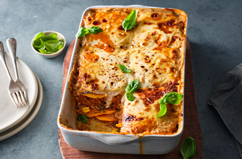 With slices of griddled butternut squash and lentils, this lightened-up lasagne recipe is perfect for when you’re craving Italian, but want something a little less indulgent. With a creamy bechamel sauce and fresh basil, this butternut squash lasagne will hit the spot.