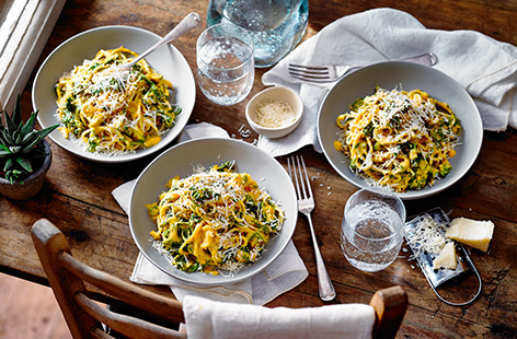 Turn sweet potatoes into a rich, creamy pasta sauce with this easy sweet potato spaghetti recipe. Blitz sweet potatoes into a vibrant sauce for a 20 minute dinner idea.