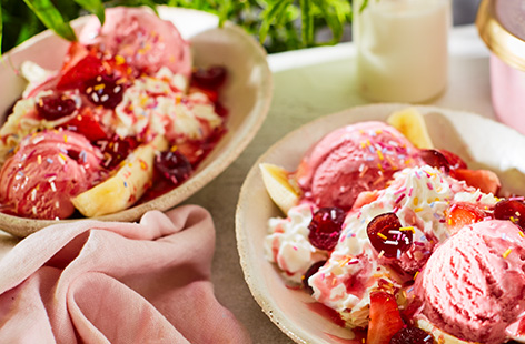 Recreate that carefree festival feeling at home with this 'Glast-home-berry' banana split recipe. Top a banana split, a retro classic, with scoops of sweet strawberry ice cream then have fun decorating with all the trimmings.