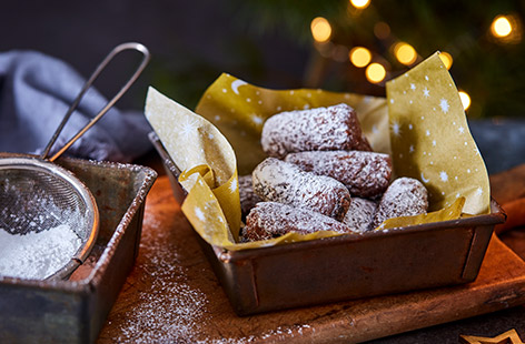 Looking for a gift for the chocolate lover in your life? These truffles are sure to be a popular present – the crunchy shortbread, sweet raisin and creamy milk chocolate is impossible to resist. Add icing sugar for a proper festive touch.