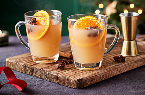 Forget mulled wine: this winter, it’s all about mulled whisky! This recipe, made with ginger beer, cinnamon, cloves and star anise, is a warming cocktail that’s perfect for a cosy night in, or take it in a flask for a chilly walk.