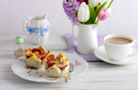 Kick off Mother's Day in style with this delicious breakfast in bed dish made – crisp toast cups filled with Parma ham and perfectly cooked egg. It's super easy to make and is definitely going to impress, you can even get the kids involved