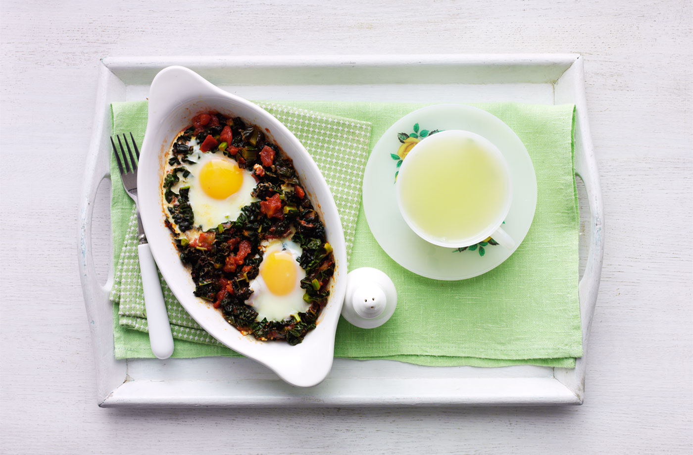 Baked eggs with tomatoes and black kale recipe