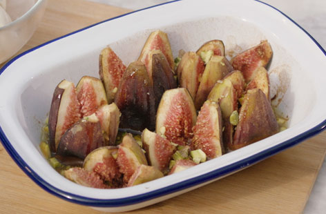 Figs are given a seasonal twist in this recipe and are baked on the barbecue with honey and cinnamon for a quick, delicious and healthy summer treat
