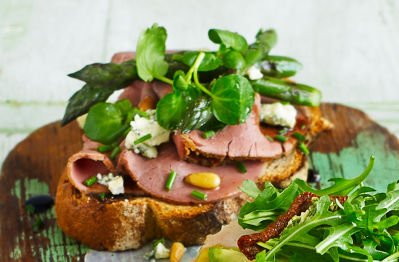 Beef and asparagus sandwich  recipe