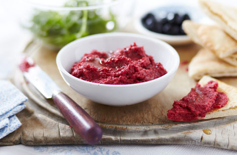 A healthy way to use up your beetroots, this simple kosher beetroot houmous recipe is vibrant and delicious.
