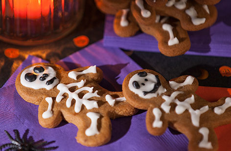 Get Halloween baking with the kids with these easy, tasty – but spooky – gingerbread men! Up the scare factor by decorating them with ready-made black and white icing. These can also be baked ahead and frozen until you want to eat them.