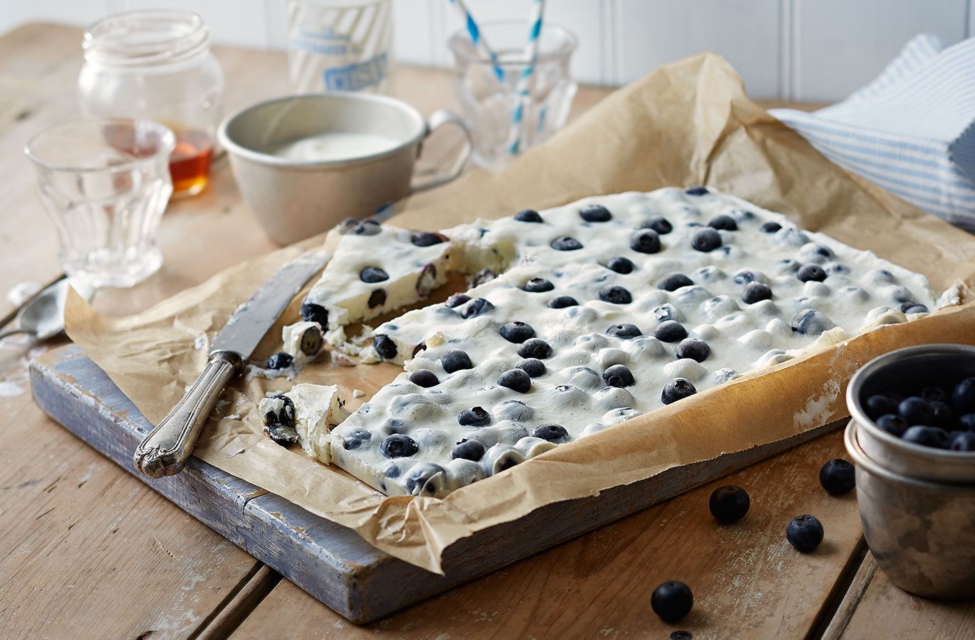 Frozen blueberry yogurt bark recipe