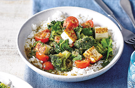 This vegetarian curry recipe is the perfect dinner for a chilly evening. With green veg, cherry tomatoes and creamy paneer, what's not to love?