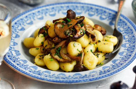 Serve up this delicious combination of rich and nutty golden brown butter gnocchi with crispy caramelised mushrooms