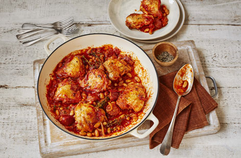 An easy dinner idea for friends – this simple Spanish chicken one-pot stew recipe is full of flavour and perfect for those chilly evenings.