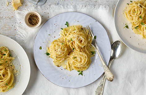 Made with just four ingredients, and ready in only 20 minutes, this cacio e pepe-inspired recipe (cacio e pepe translates as cheese and pepper) is a brilliant Italian-style supper. It's super-simple to make and tastes absolutely divine!