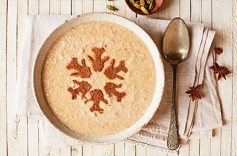 Give your morning porridge a boost with this healthy chai latte porridge recipe. Infuse milk with sugar, cardamom, ginger, nutmeg and cinnamon then use this to cook your oats, for a creamy porridge packed with fragrant spices.