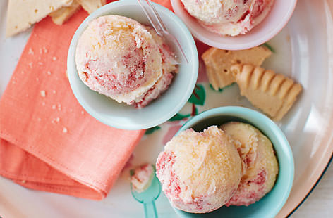 Strawberries and clotted cream are a classic pairing that really screams summer. Usually enjoyed lathered on a scone, we've taken these beautiful ingredients and blended them into a indulgent iced treat