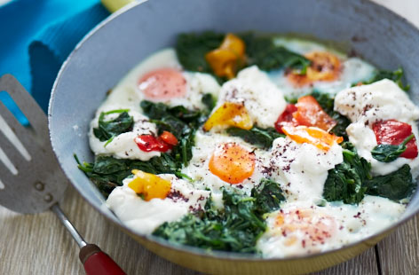 Baked eggs are the perfect brunch dish and this one-pan spinach, ricotta and roasted red pepper number is super simple to prepare.