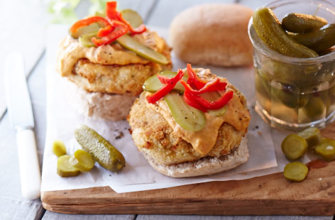 Having a turkey burger for lunch doesn't exactly set your pulse racing, does it? A turkey schnitzel burger though? Now we're talking. Breaded and fried in a crisp, delicious coating, these turkey schnitzel burgers are unlike anything you've had before. Slather in houmous for the ultimate bite.