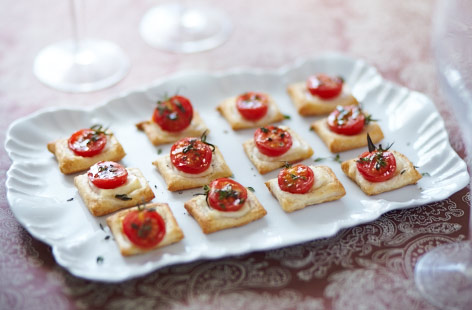 Using just six ingredients, these tasty little tartlets are an easy and impressive canapé to serve when you have friends over. The strong flavours of tomato and halloumi served on mini puff pastry bites are just perfect!