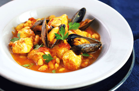Want a dinner that’s full of flavour and low in calories? This amazing fish stew uses simple ingredients, is under 300 calories and delivers a meal that you’ll love. Quick and easy, it’s sure to become one of your favourites.