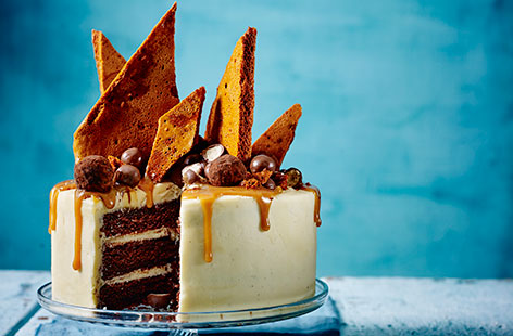 For a truly beautiful showstopping bake, try this decadent chocolate cake. Three layers of light chocolate sponge sandwiched with a salted caramel buttercream and topped with spectacular homemade honeycomb