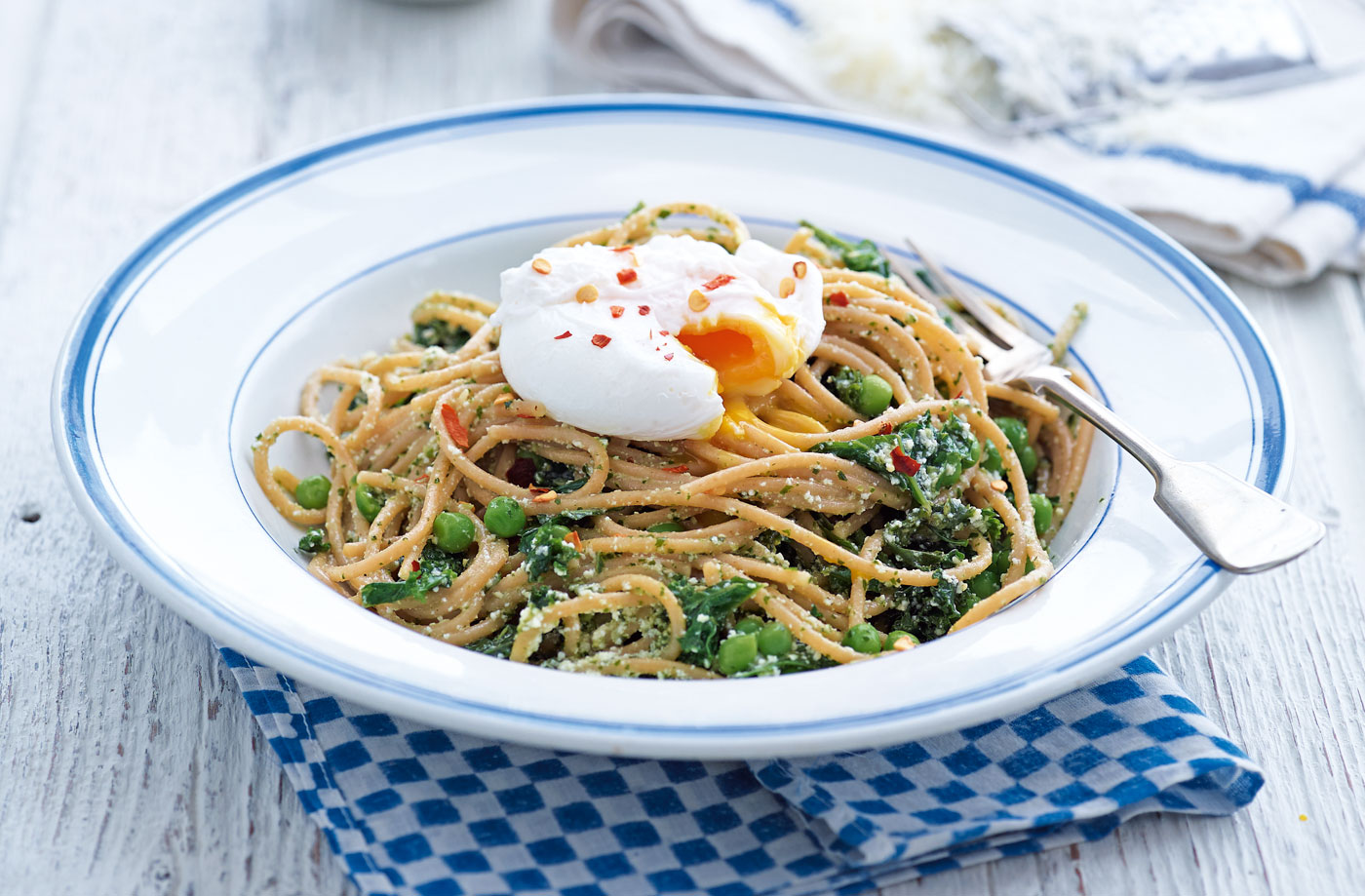 Wholewheat spaghetti with kale pesto, ricotta and poached egg recipe