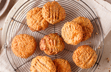 Combining all your favourite banana bread flavours into a simple bake, these delicious cookies offer soft-in-the-middle, crisp-on-the-outside textures with the bonus of being a healthier treat to enjoy with your cuppa.