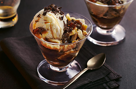 For a speedy no-cook dessert that's strictly for adults, serve up this boozy mince pie affogato recipe.
