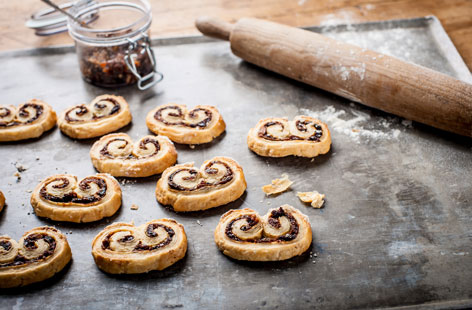 These mini mincemeat puffs by Adam Byatt are a quick, easy alternative to mince pies, and are just as delicious and pretty.