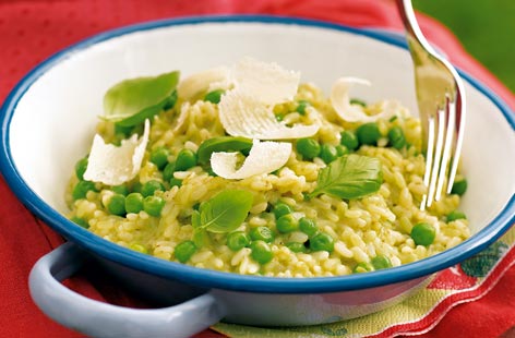 A super simple risotto, using store cupboard staples and with the classic flavour combination of pea and pesto. With barely any prep, this green and healthy rice dish is on the table in twenty five minutes.
