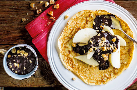 This pear, chocolate and hazelnut topping will make your perfect pancakes even better!