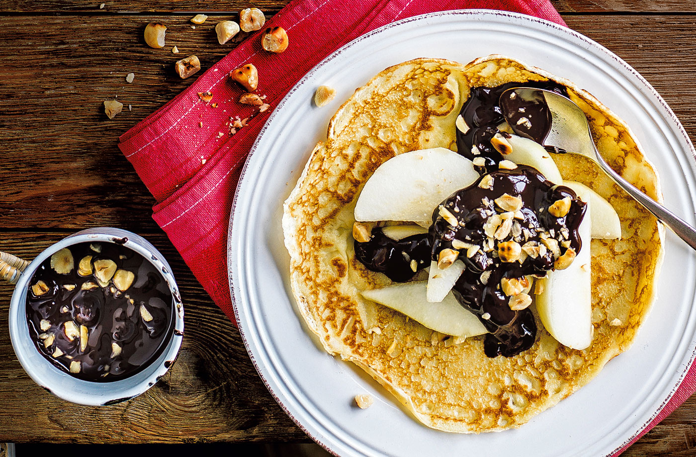 Pear with chocolate sauce and hazelnuts recipe