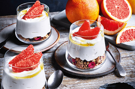 For a stunningly simple healthy breakfast recipe, look no further than these pink grapefruit breakfast pots