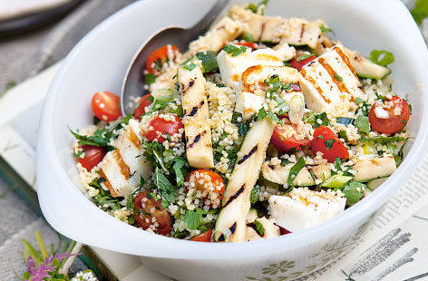 An amazing summer salad combining the fresh flavours of mint, halloumi, and cherry tomatoes with healthy grains quinoa and bulgar wheat. A simple salad to throw together for guests or perfect for your lunchbox.