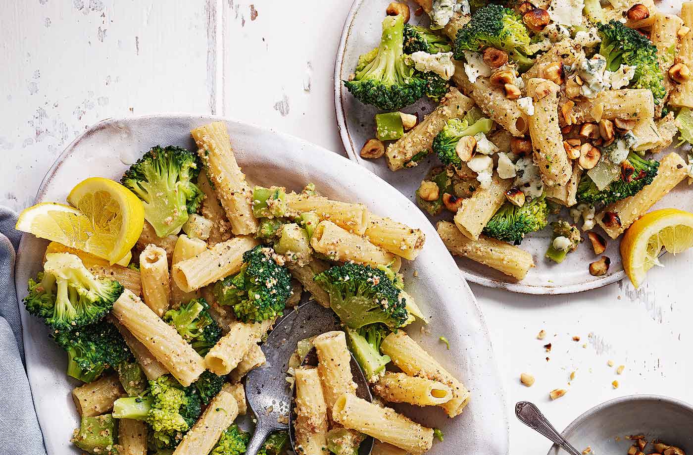 Broccoli rigatoni with blue cheese and hazelnuts recipe
