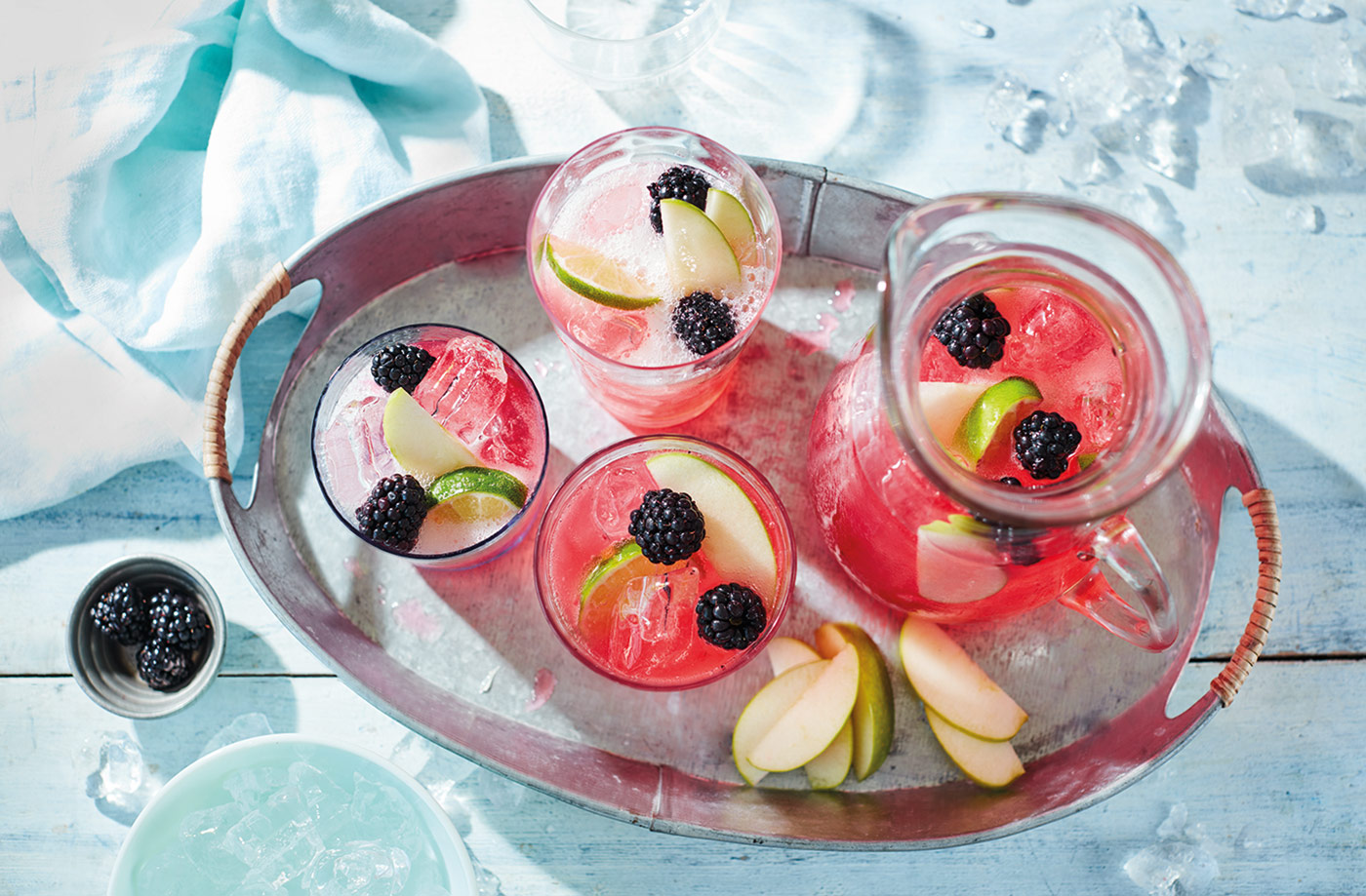 Blackberry, elderflower and gin fizz recipe