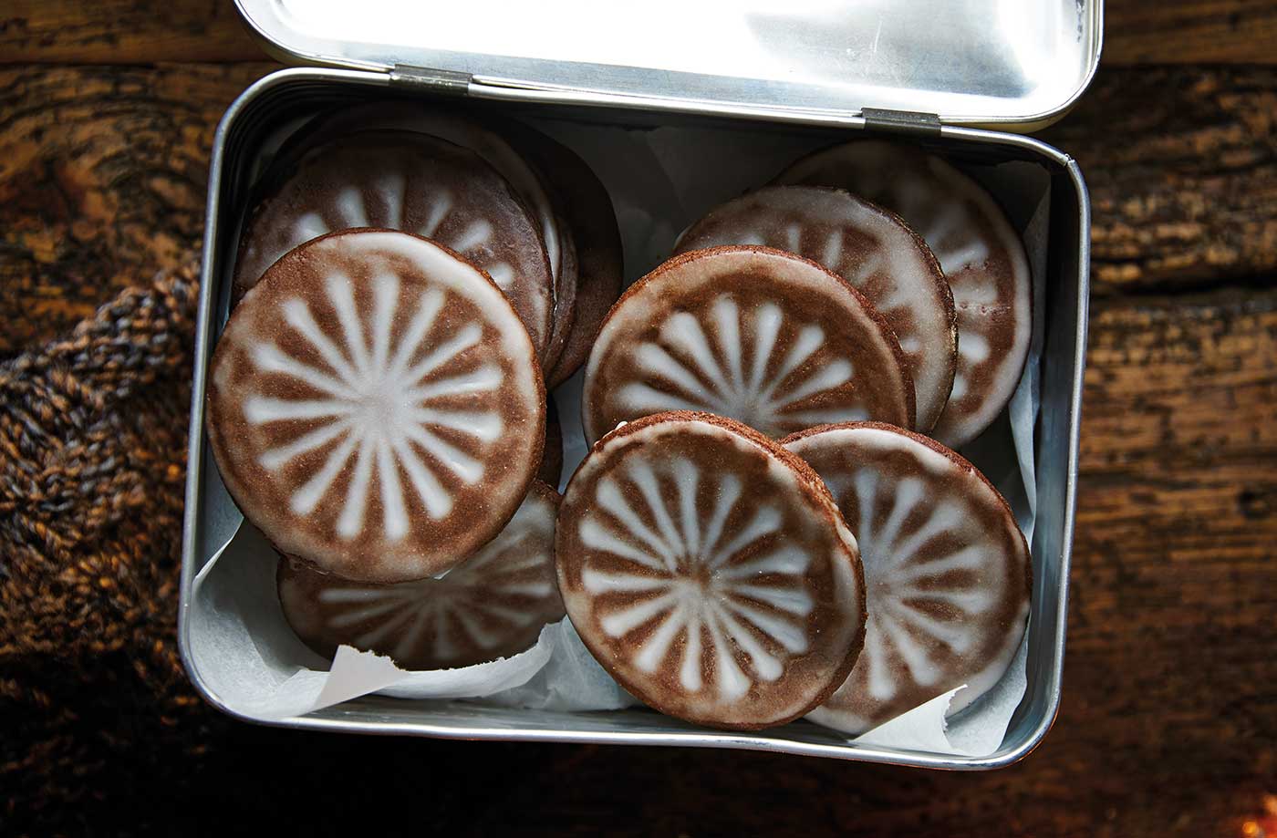 Glazed speculaas biscuits recipe
