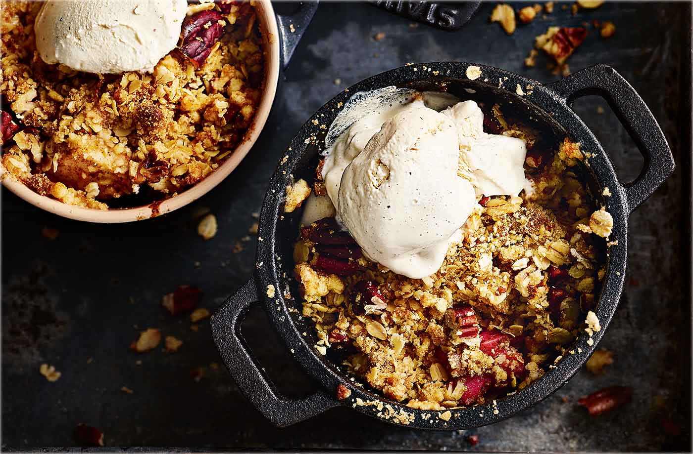 Rhubarb and apple oat-nut crumbles recipe