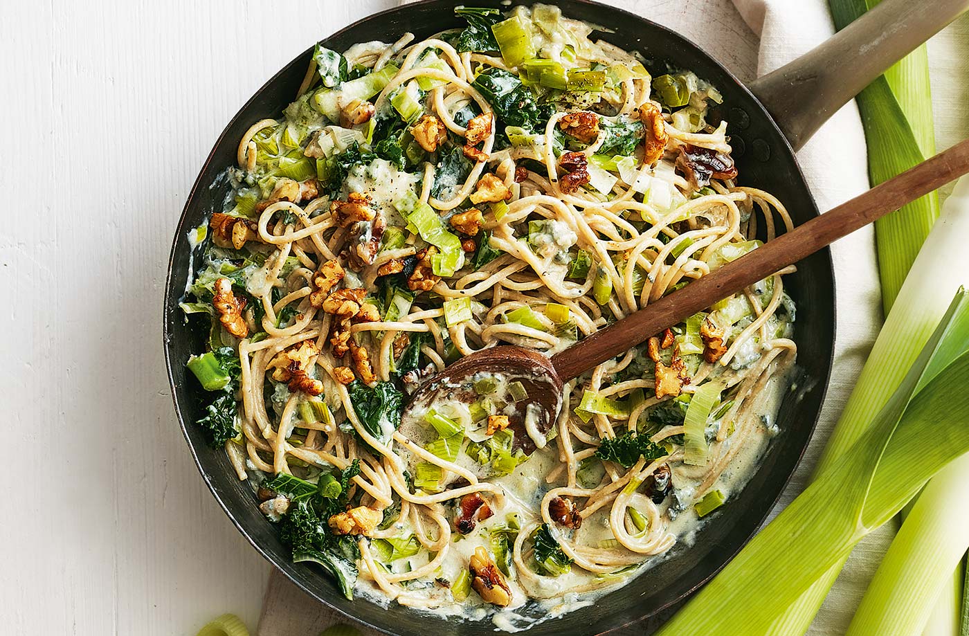 Leek, gorgonzola and walnut spaghetti recipe
