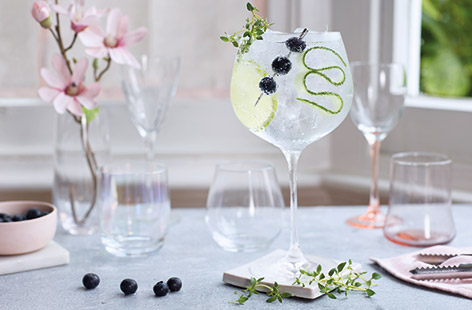 Make a gin and tonic feel special with this 5-minute sparkling gin cocktail recipe. Add some prosecco to your classic g&t and garnish with blueberries and thyme for an easy celebratory cocktail.