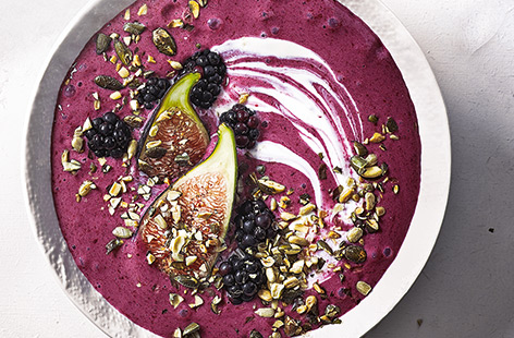Blend your favourite fruits, add some skyr, and top with crunchy nuts or seeds to guarantee a great start to your day