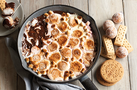 This moreish s’mores dip is the perfect treat to share on Bonfire night or as a TV-night snack.