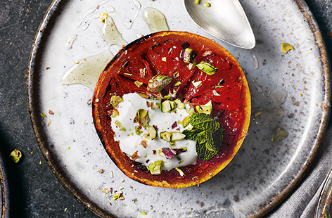 For a beautiful weekend brunch that makes the most of wonderfully seasonal red grapefruits, try this deliciously refreshing breakfast idea