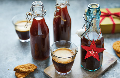 Add a festive touch to your favourite drinks and desserts with this easy  gingerbread syrup, made with classic Christmas spices and delicate vanilla